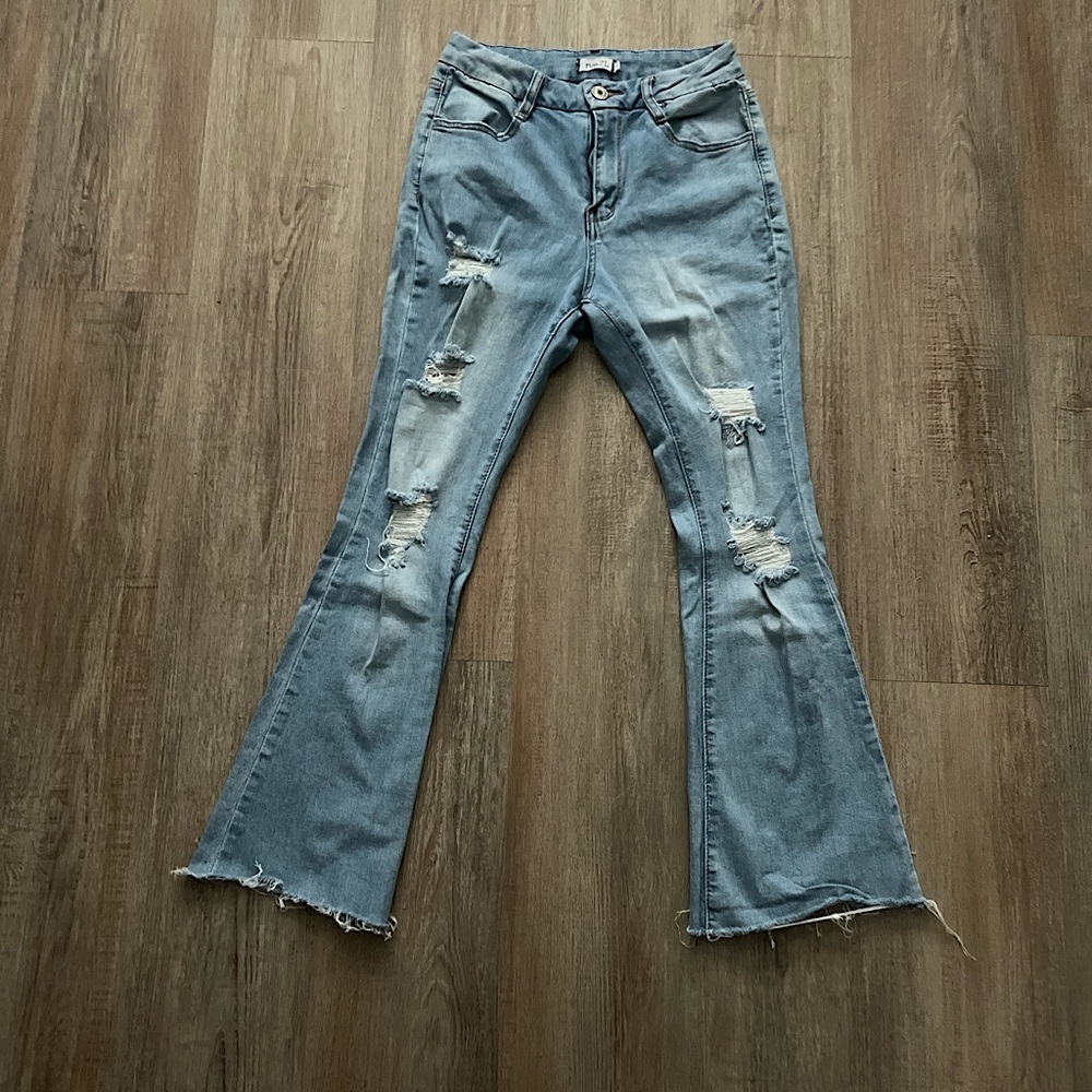 High rise flared light wash cute jeans, wear with mostly anything
